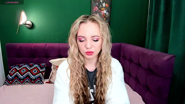 EvaMoran online show from 04.12.26