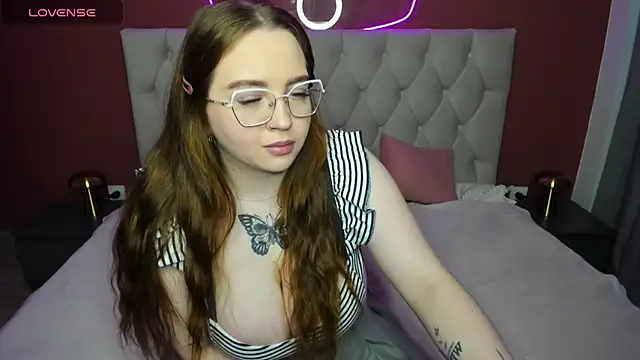 Emma adorablle online show from 03.20.25