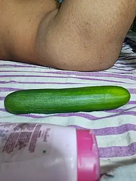 Snapshot of Priya_Bong chatting on 09.24.25 Priya Bong online show from 09.24.25