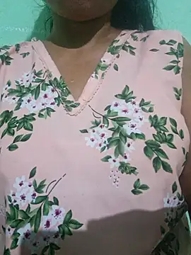 Snapshot of Priya_Bong chatting on 10.04.25 Priya Bong online show from 10.04.25