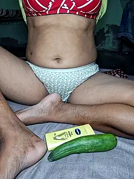 Snapshot of Priya_Bong chatting on 10.17.25 Priya Bong online show from 10.17.25