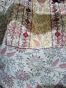 Snapshot of Priya_Bong chatting on 10.20.25 Priya Bong online show from 10.20.25