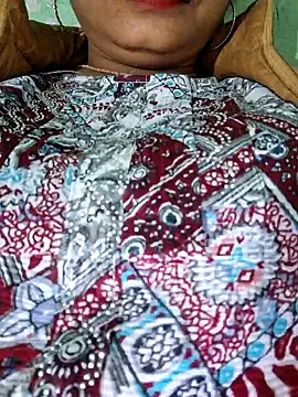 Snapshot of Priya_Bong chatting on 11.18.25 Priya Bong online show from 11.18.25