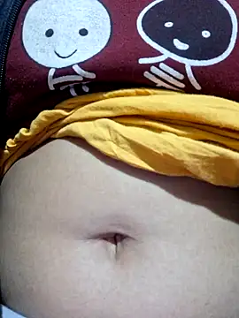 Snapshot of Priya_Bong chatting on 11.19.25 Priya Bong online show from 11.19.25