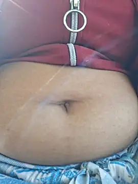 Snapshot of Priya_Bong chatting on 11.25.25 Priya Bong online show from 11.25.25