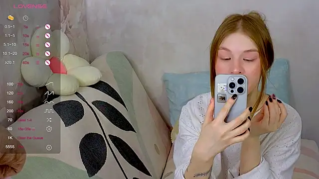 TrissMerigold9 online show from 10.28.25