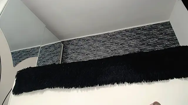 Snapshot of Krystal_Desire chatting on 03.08.25 Krystal Desire online show from 03.08.25