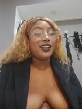 Adelehottman online show from 04.17.26