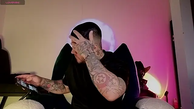 Ash gusbig online show from 11.13.25