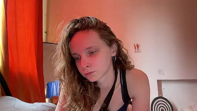 Snapshot of MikkyMoony chatting on 09.18.25 MikkyMoony online show from 09.18.25