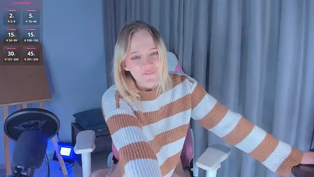 Snapshot of JennyWoody chatting on 01.12.25 JennyWoody online show from 01.12.25