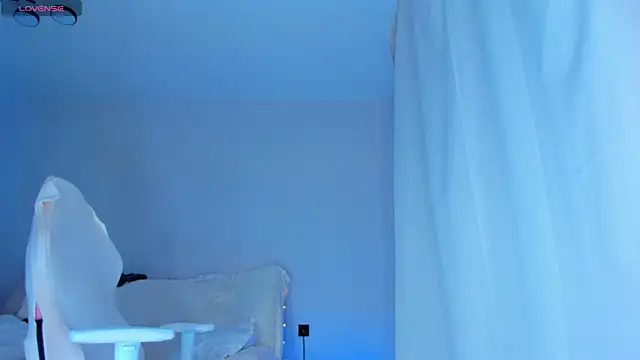 Snapshot of JennyWoody chatting on 10.11.25 JennyWoody online show from 10.11.25