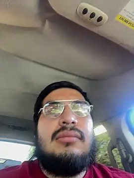 Snapshot of UKNOW_lol chatting on 11.04.25 UKNOW lol online show from 11.04.25