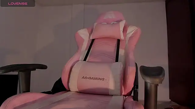 Snapshot of Veronicajazz chatting on 12.15.24 Veronicajazz online show from 12.15.24