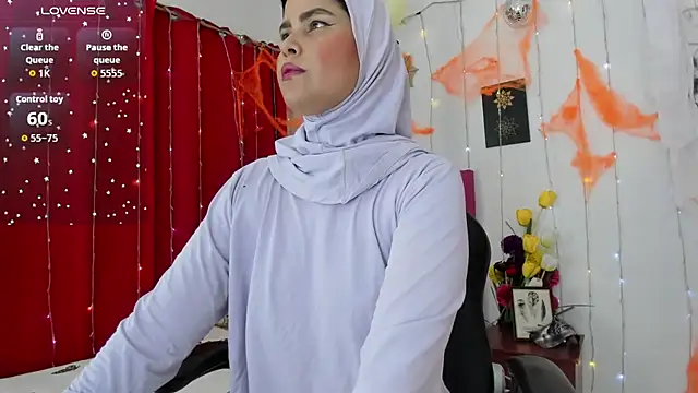 AishaAmin  online show from 11.04.25