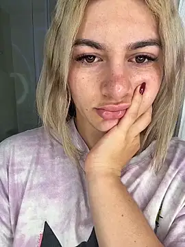 Snapshot of AtheneaRossi chatting on 02.27.26 AtheneaRossi online show from 02.27.26