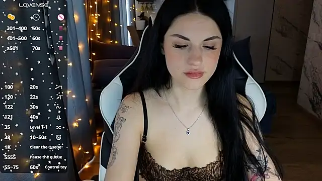 Mary   Moore online show from 02.04.25