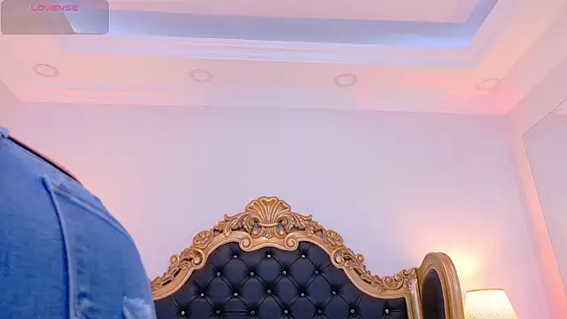 AdelinaVans online show from 12.18.25