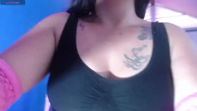 Snapshot of vitoria23_ chatting on 04.27.26 vitoria23 online show from 04.27.26