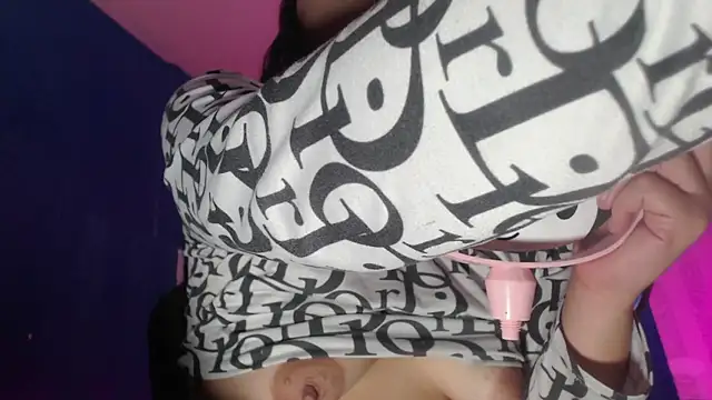 Snapshot of vitoria23_ chatting on 06.23.26 vitoria23 online show from 06.23.26