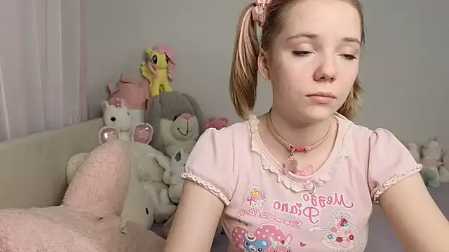 Snapshot of PrincessLittleKiki chatting on 07.25.26 PrincessLittleKiki online show from 07.25.26