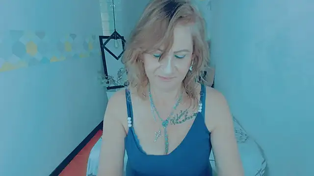 ScarletHoot  online show from 01.20.25