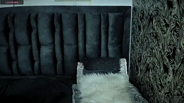 ScarletHoot  online show from 10.13.25