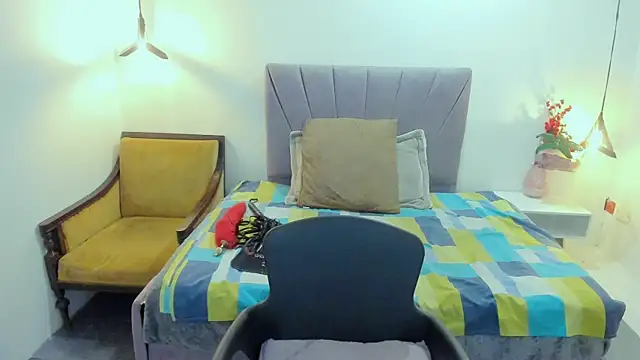 Snapshot of ScarletHoot_ chatting on 06.26.26 ScarletHoot online show from 06.26.26