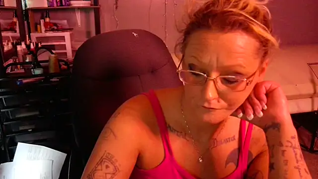 Snapshot of Lisalovely6981 chatting on 01.26.25 Lisalovely6981 online show from 01.26.25