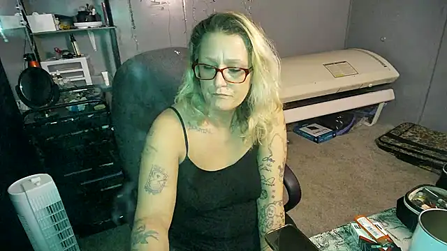 Snapshot of Lisalovely6981 chatting on 02.27.25 Lisalovely6981 online show from 02.27.25