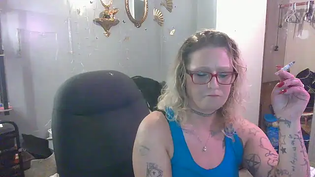 Snapshot of Lisalovely6981 chatting on 03.17.25 Lisalovely6981 online show from 03.17.25