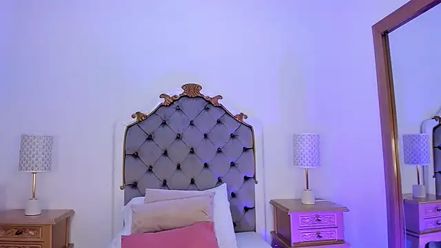 Snapshot of Pushaina__ chatting on 12.02.24 Pushaina online show from 12.02.24