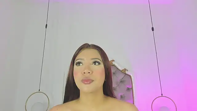 Snapshot of Pushaina__ chatting on 10.28.25 Pushaina online show from 10.28.25