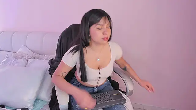 lucy Bensonn online show from 03.21.25