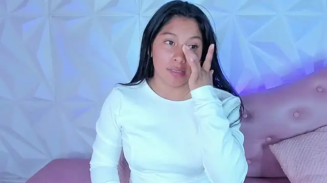 LinnaGardenia online show from 12.02.24