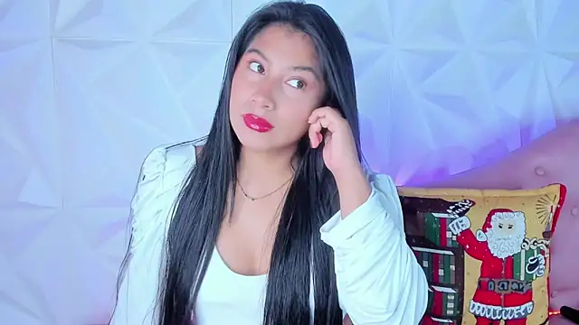 Snapshot of LinnaGardenia chatting on 12.18.24 LinnaGardenia online show from 12.18.24