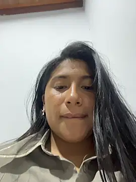 LinnaGardenia online show from 04.18.26