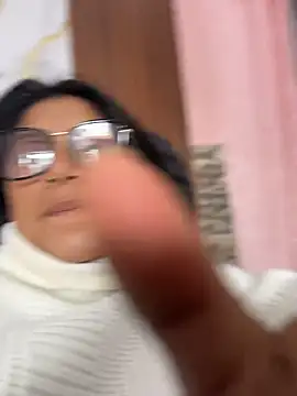 LinnaGardenia online show from 04.18.26