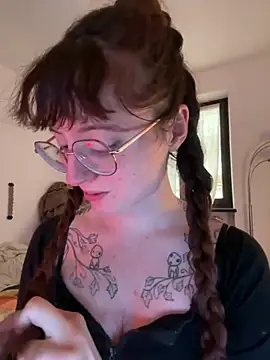 Snapshot of _foxygirl_ chatting on 03.22.25  foxygirl  online show from 03.22.25