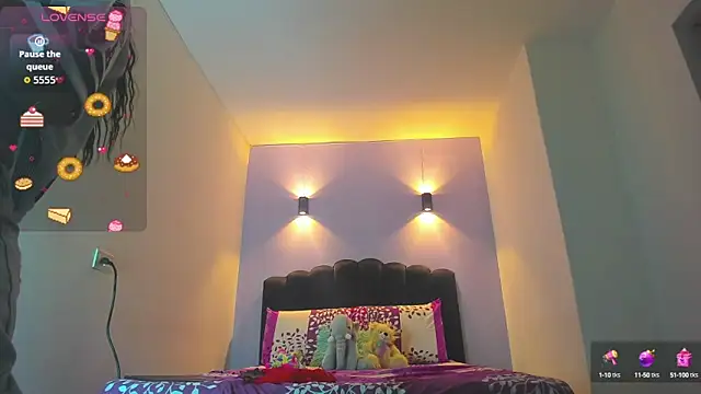 Snapshot of Sofia_Clauss_ chatting on 09.17.25 Sofia Clauss  online show from 09.17.25