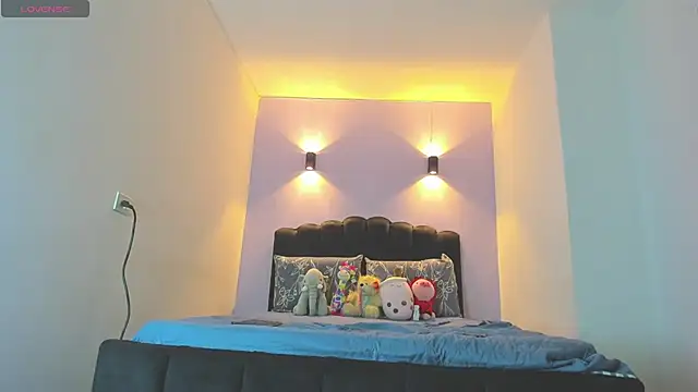 Snapshot of Sofia_Clauss_ chatting on 10.17.25 Sofia Clauss  online show from 10.17.25