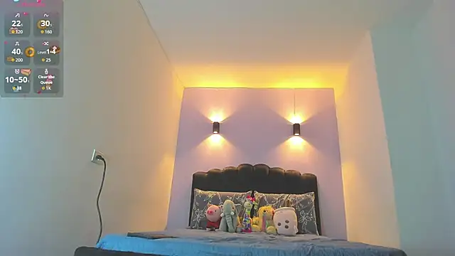 Snapshot of Sofia_Clauss_ chatting on 10.19.25 Sofia Clauss  online show from 10.19.25