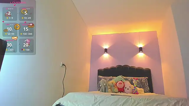 Snapshot of Sofia_Clauss_ chatting on 10.28.25 Sofia Clauss online show from 10.28.25