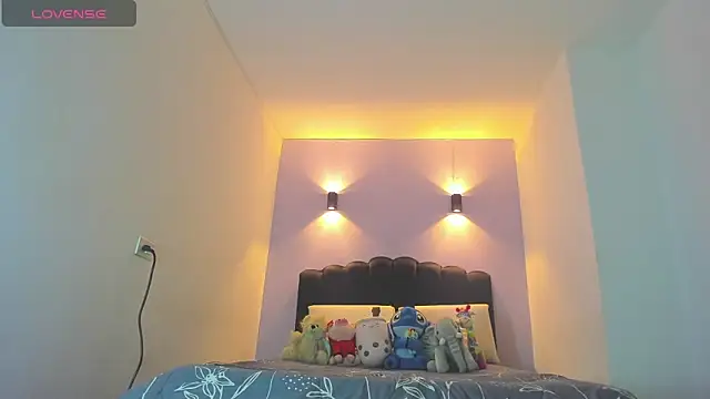 Sofia Clauss  online show from 12.20.25