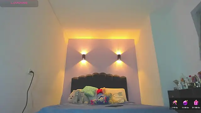 Sofia Clauss  online show from 04.04.26