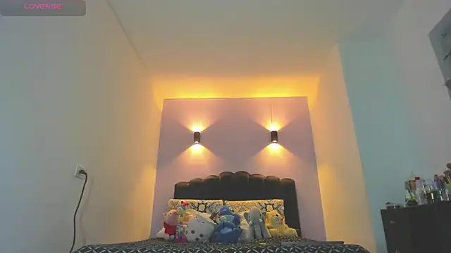 Sofia Clauss  online show from 04.19.26