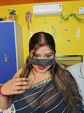 Snapshot of OrgsmMust chatting on 11.12.25 OrgsmMust online show from 11.12.25