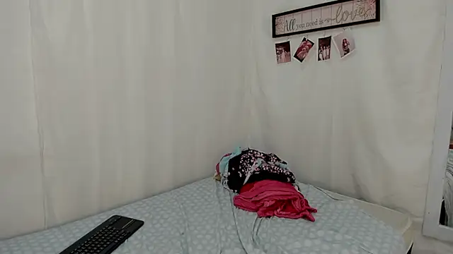 Snapshot of gabriela_duarte1 chatting on 02.12.25 gabriela duarte1 online show from 02.12.25