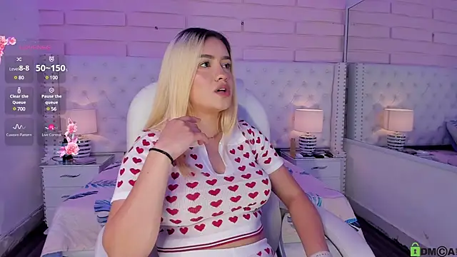 Snapshot of Yaaky_ chatting on 12.12.24 Yaaky online show from 12.12.24