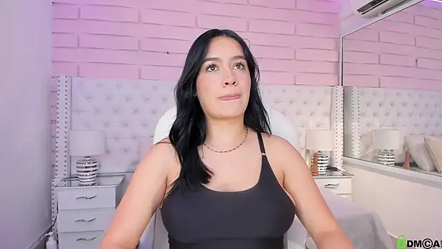 Snapshot of Yaaky_ chatting on 02.07.25 Yaaky online show from 02.07.25